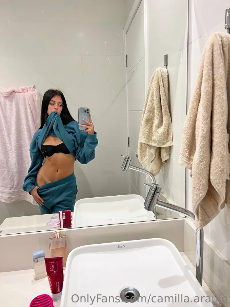 camilla araujo posing ass lingerie