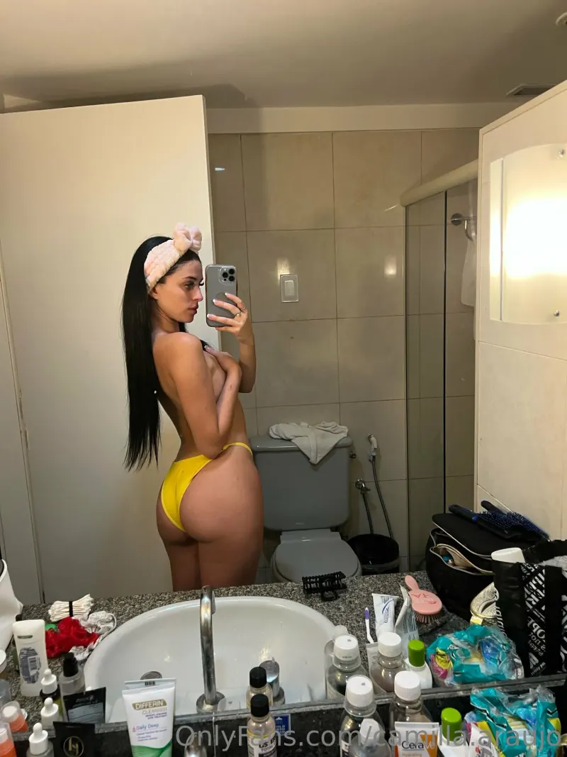 camilla araujo posing ass lingerie