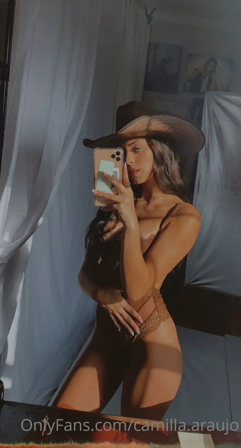 camilla araujo posing ass lingerie