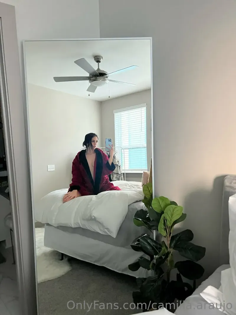 camilla araujo posing ass lingerie