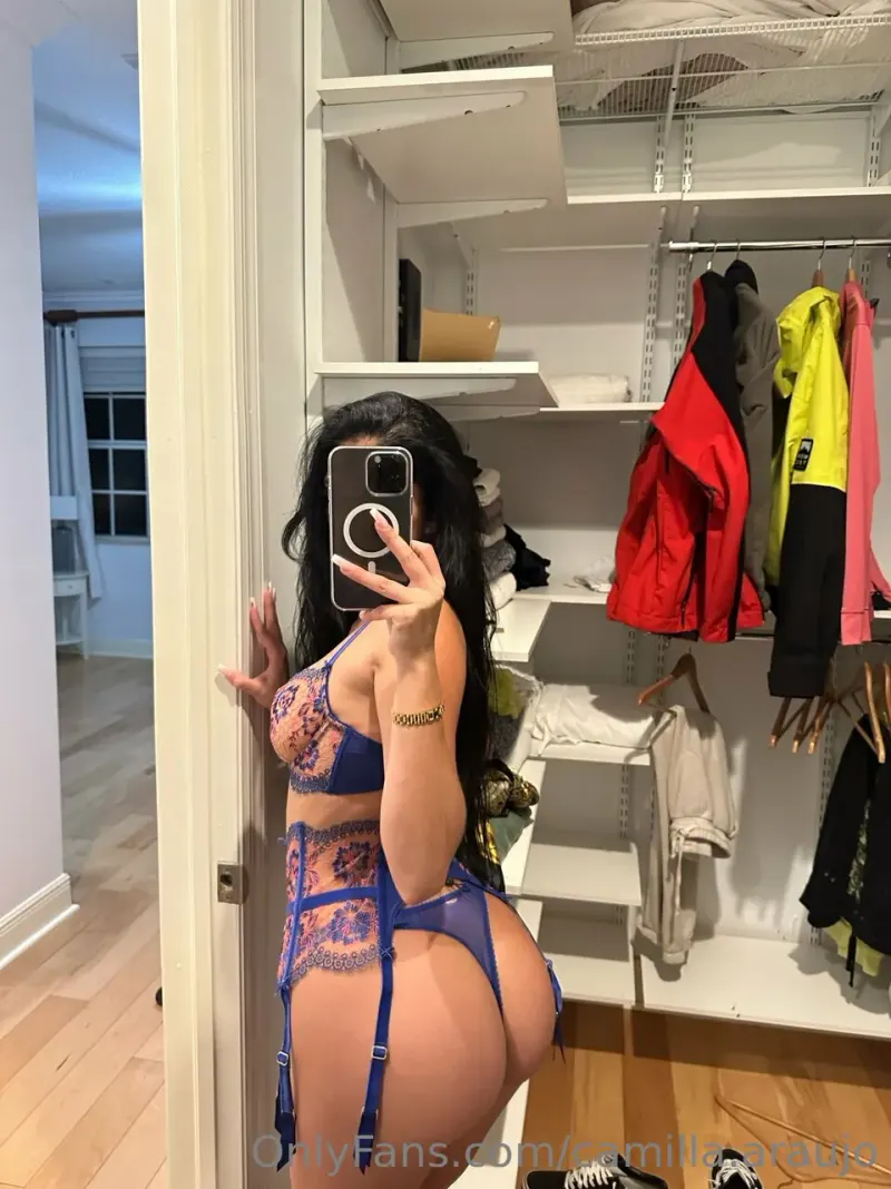 camilla araujo posing ass lingerie