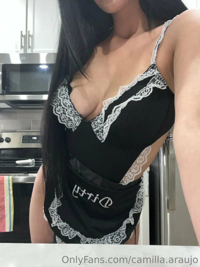 camilla araujo posing boobs lingerie