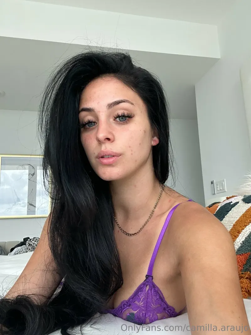 camilla araujo posing boobs lingerie