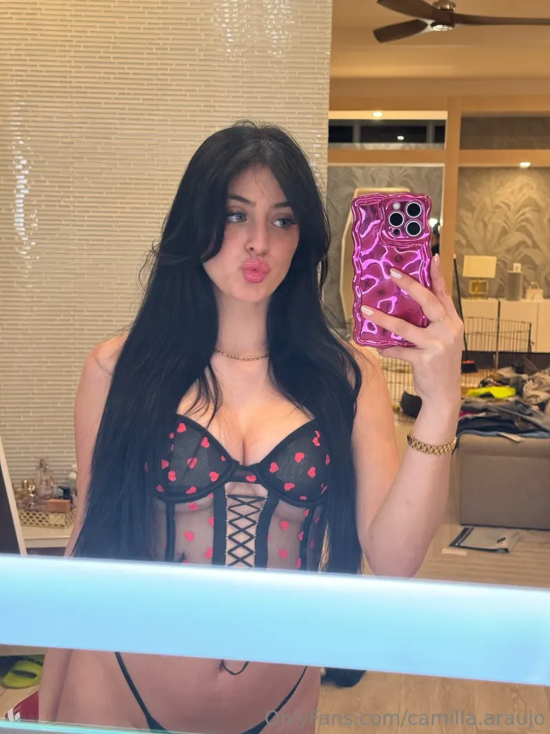 camilla araujo posing boobs lingerie