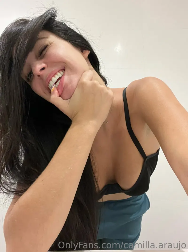 camilla araujo posing boobs lingerie