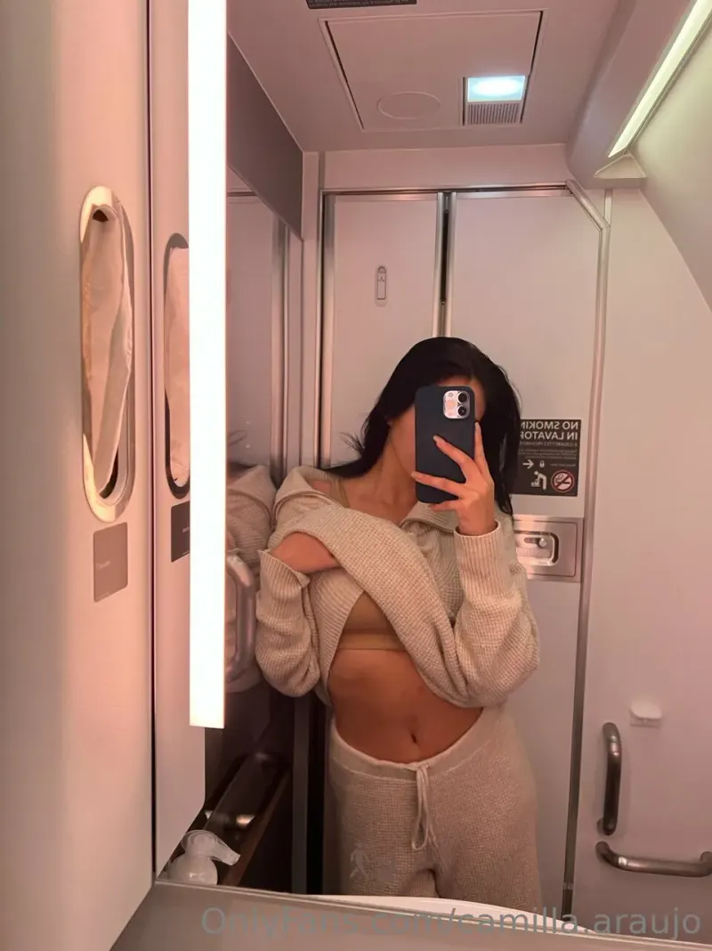 camilla araujo posing boobs lingerie