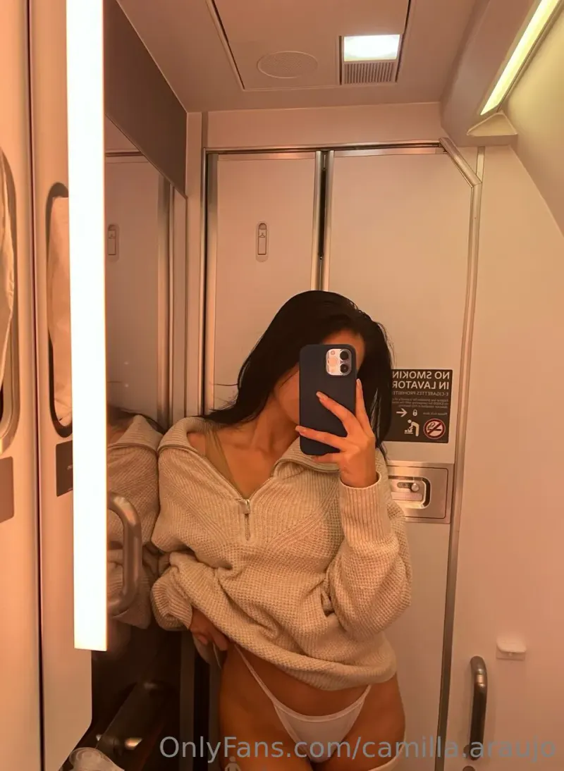 camilla araujo posing boobs lingerie