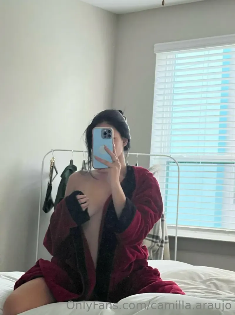 camilla araujo posing boobs lingerie