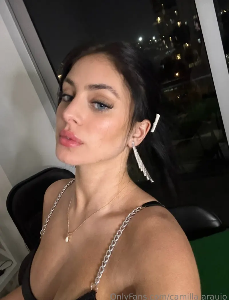camilla araujo posing boobs lingerie