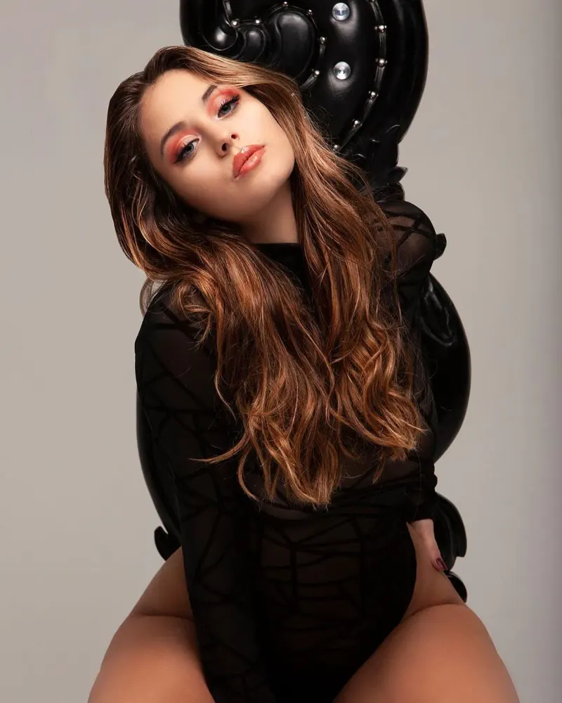 camilla araujo posing boobs lingerie