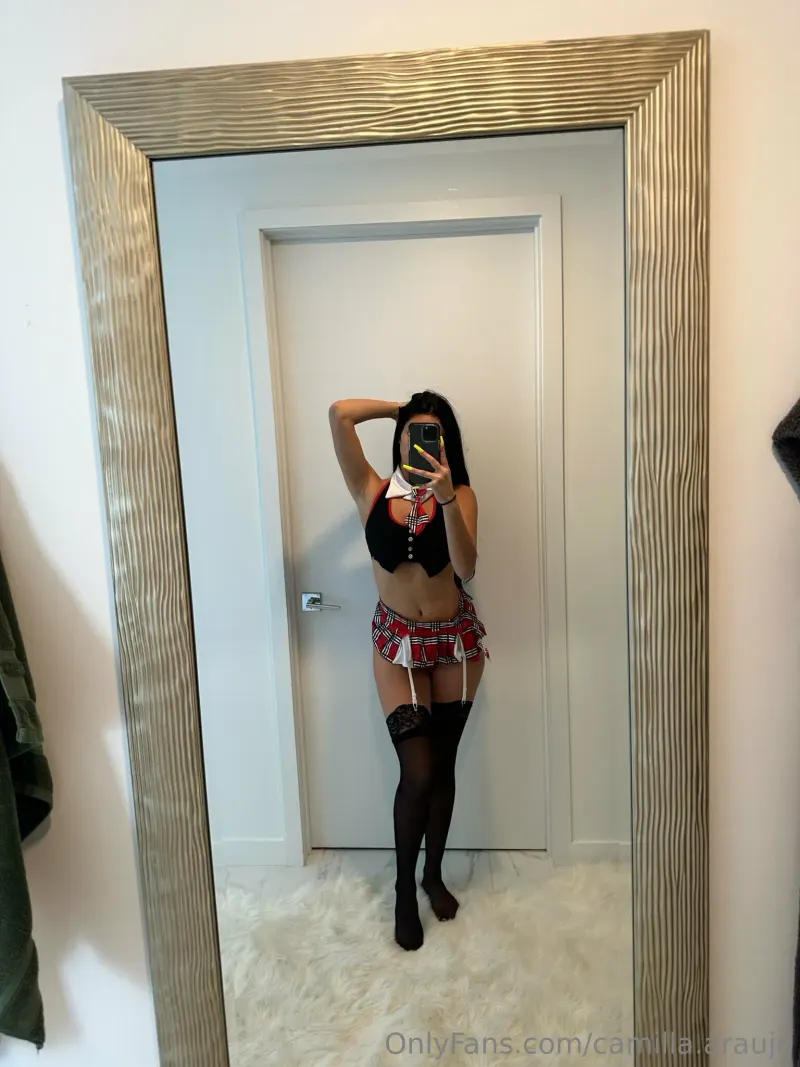 camilla araujo posing boobs lingerie