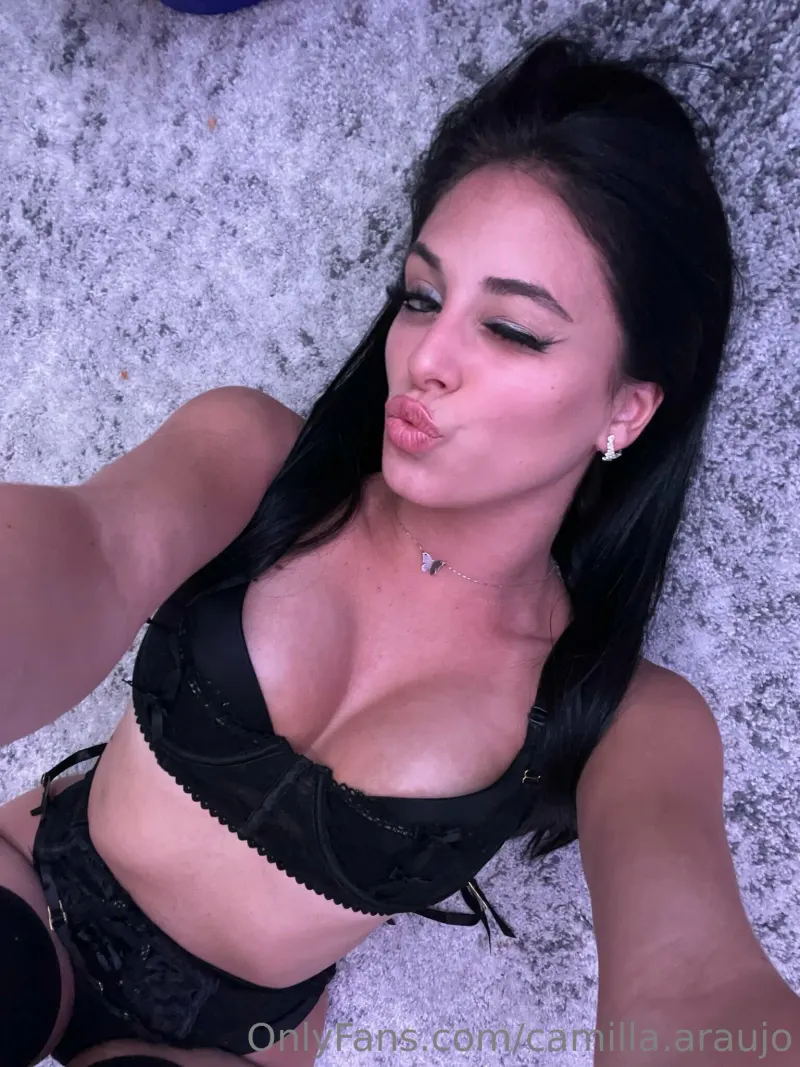 camilla araujo posing boobs lingerie