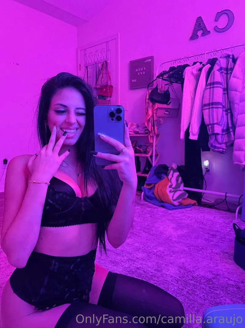 camilla araujo posing boobs lingerie