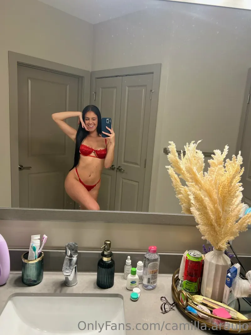 camilla araujo posing boobs lingerie