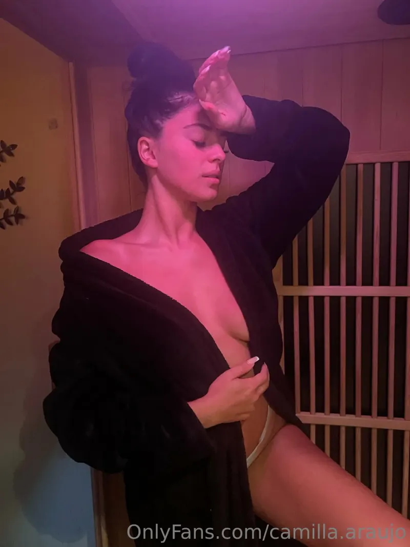 camilla araujo posing boobs lingerie