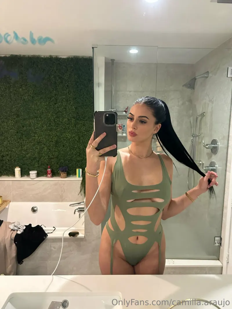 camilla araujo posing boobs lingerie