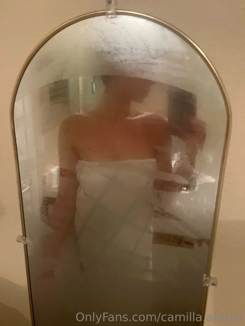 camilla araujo posing boobs lingerie