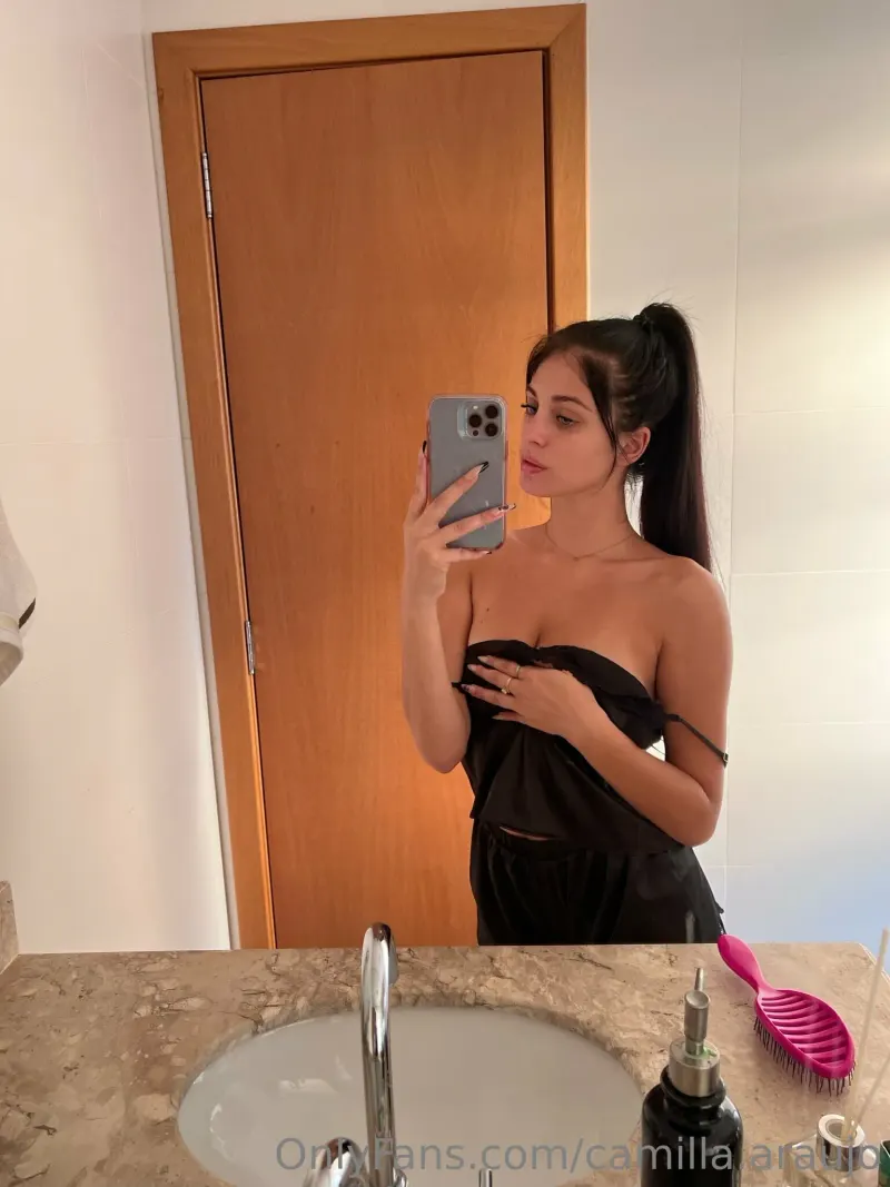 camilla araujo posing boobs lingerie