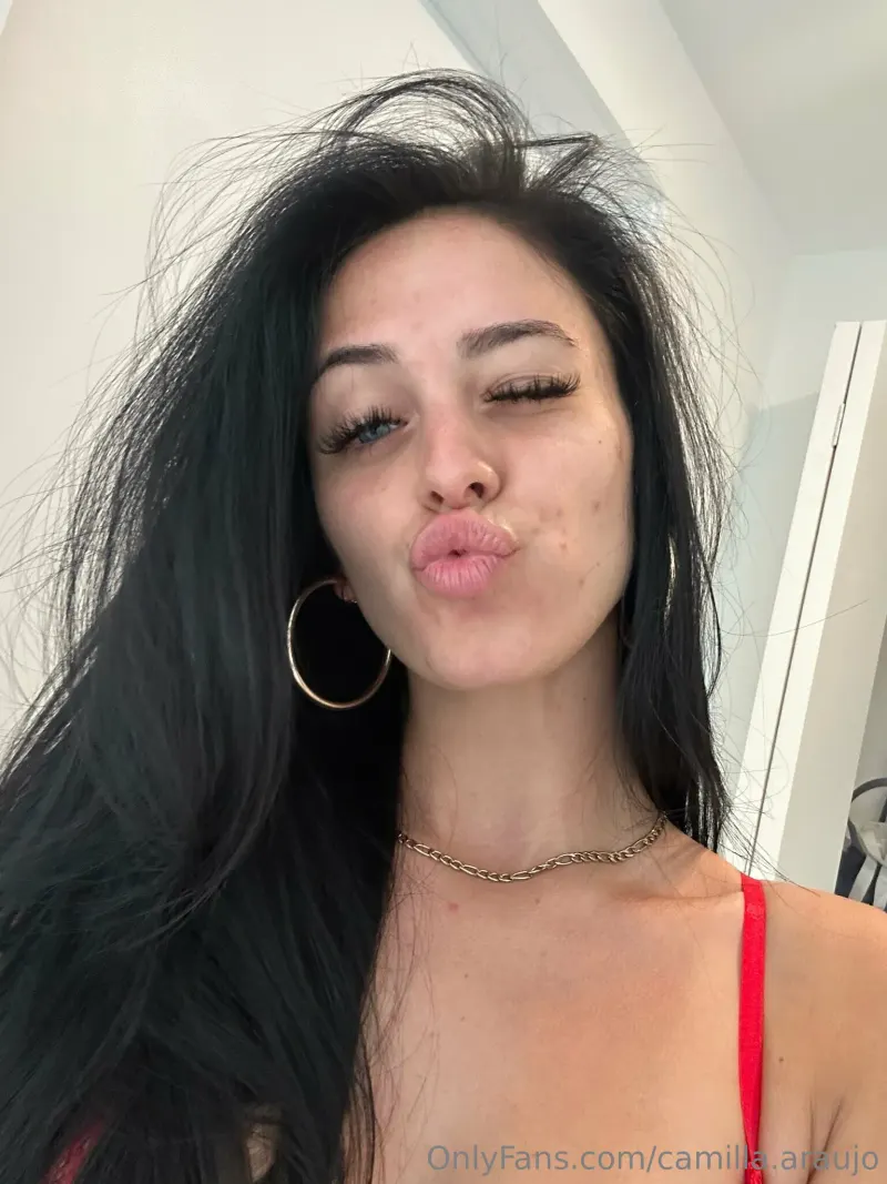 camilla araujo posing face lingerie
