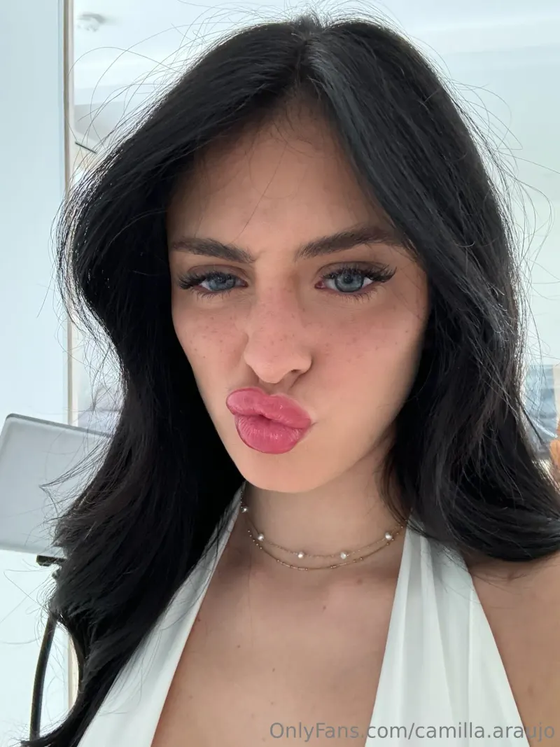 camilla araujo posing face lingerie