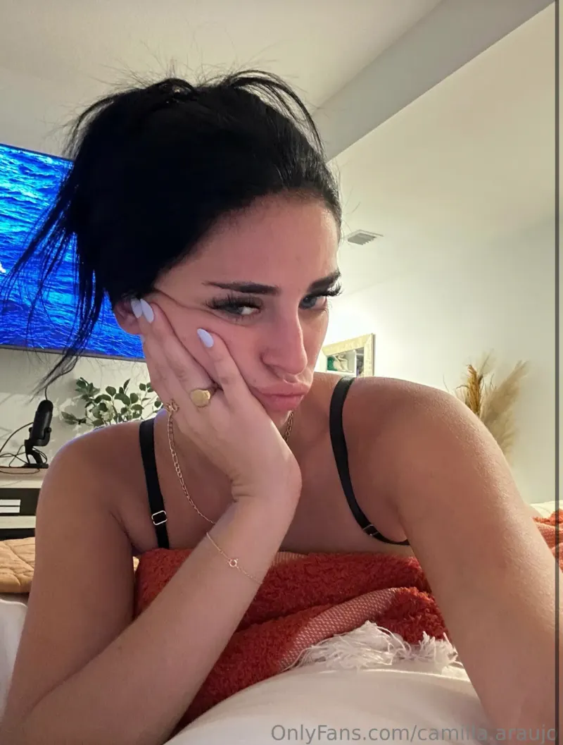 camilla araujo posing face lingerie