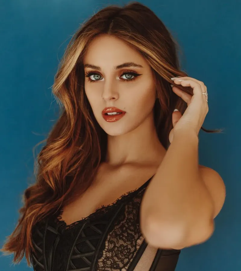 camilla araujo posing face lingerie