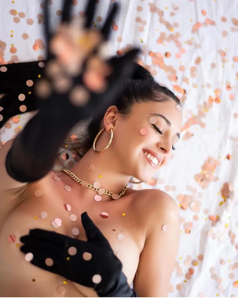 camilla araujo posing face nude