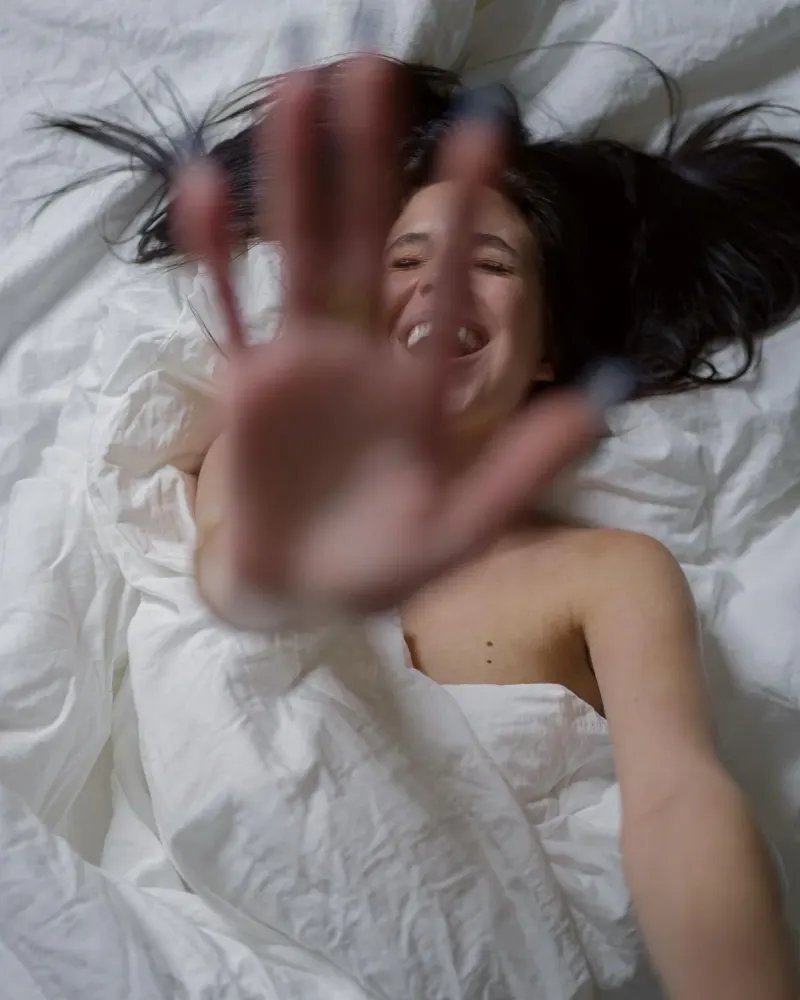 camilla araujo posing face nude