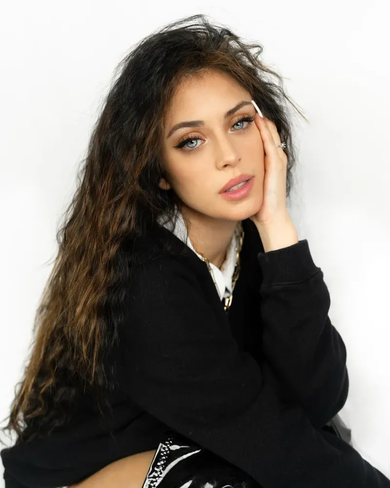 camilla araujo posing face shorts