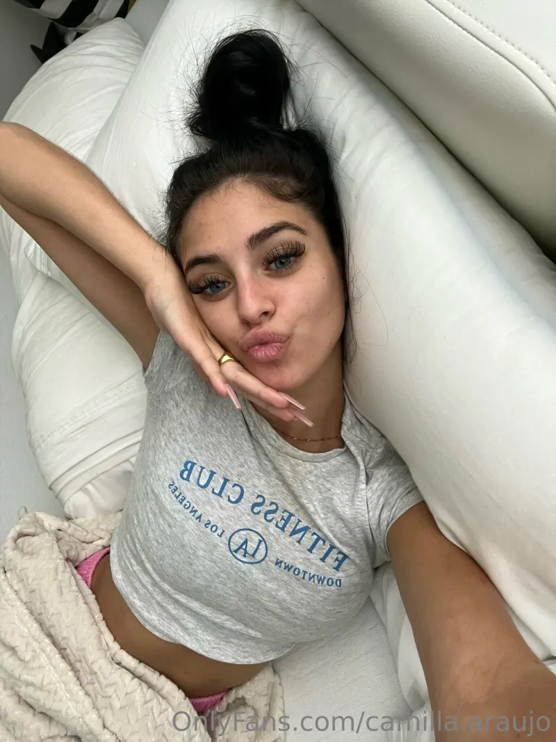 camilla araujo posing face thong